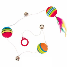 Trixie Trzy tęczowe piłki na gumce z piórkiem i dzwoneczkami- zabawka dla kota