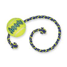 KONG® SqueakAir® Ball with Rope - piłka tenisowa z piszczałką i sznurem M, aport dla psa (6cm)